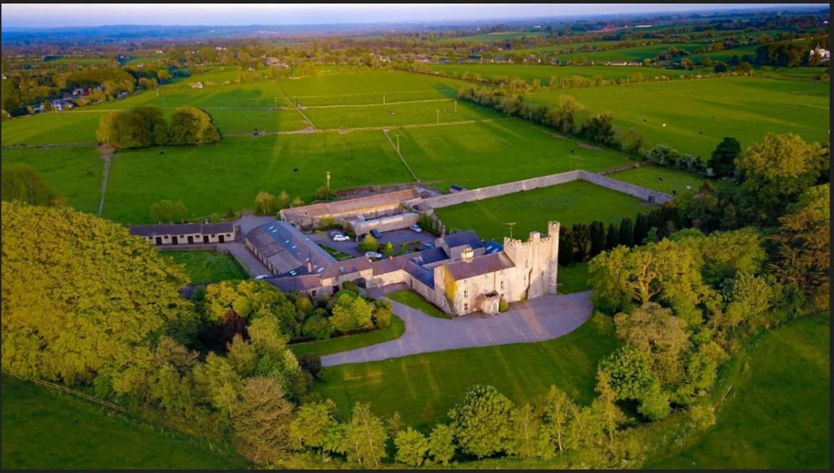 Ross Cross Roads Skryne Castle 게스트하우스 외부 사진